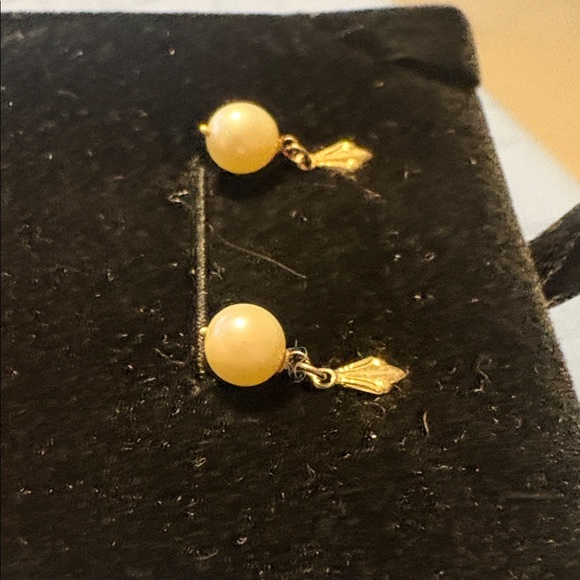 Vintage 14k Pearl Earrings - Picture 7 of 11